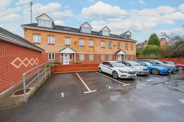 2 Bedroom Apartment To Rent In Henley Road, Caversham, RG4