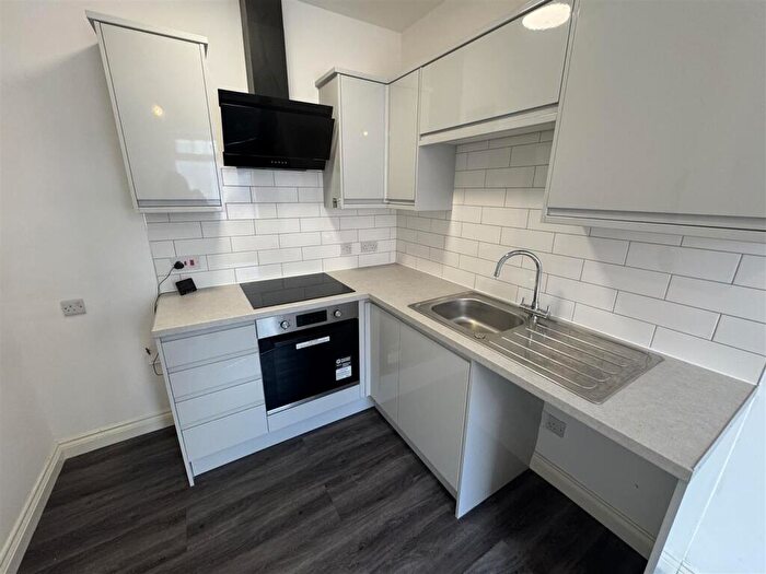 1 Bedroom Apartment To Rent In Spinners End Drive, Cradley Heath, West Midlands, B64