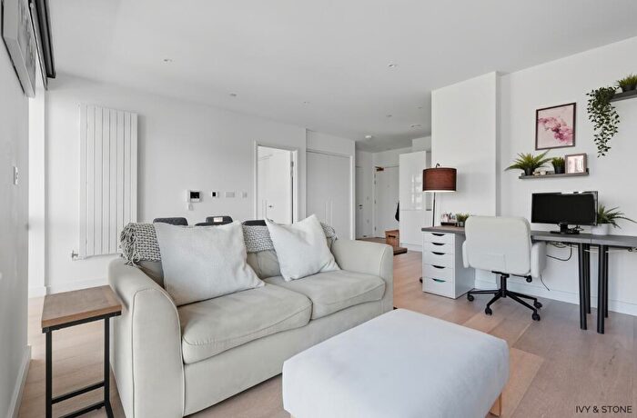 1 Bedroom Apartment For Sale In Regalia Close, London, Greater London, E16
