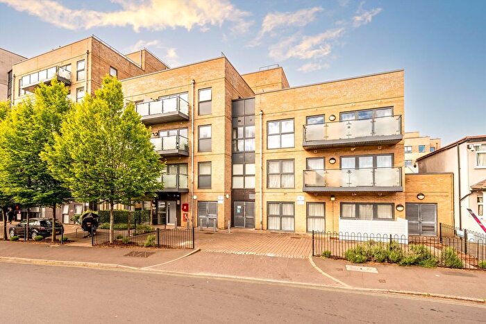 2 Bedroom Flat To Rent In North Drive, Hounslow, TW3