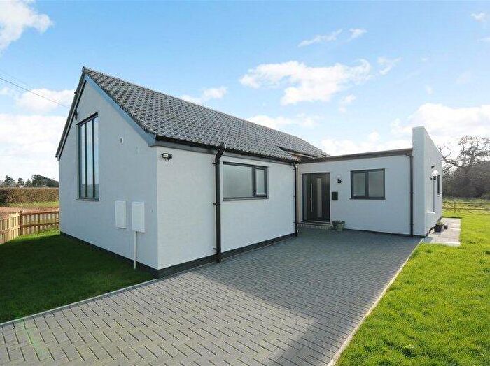 3 Bedroom Detached Bungalow To Rent In Station Road, Broadclyst, Exeter, EX5