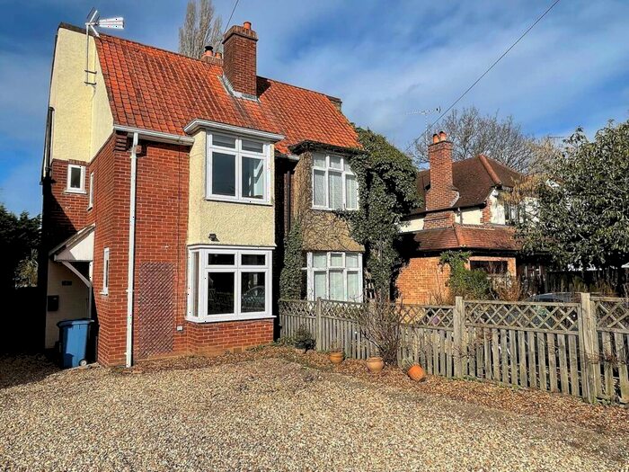 2 Bedroom Semi-Detached House To Rent In Kenilworth Road, Fleet, GU51