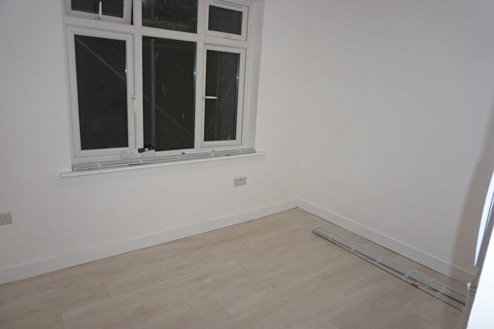 1 Bedroom Studio To Rent In Waverley Gardens, London, NW10