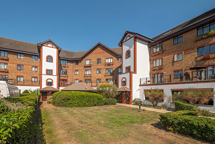 1 Bedroom Flat For Sale In Sopwith Way, Kingston Upon Thames, KT2