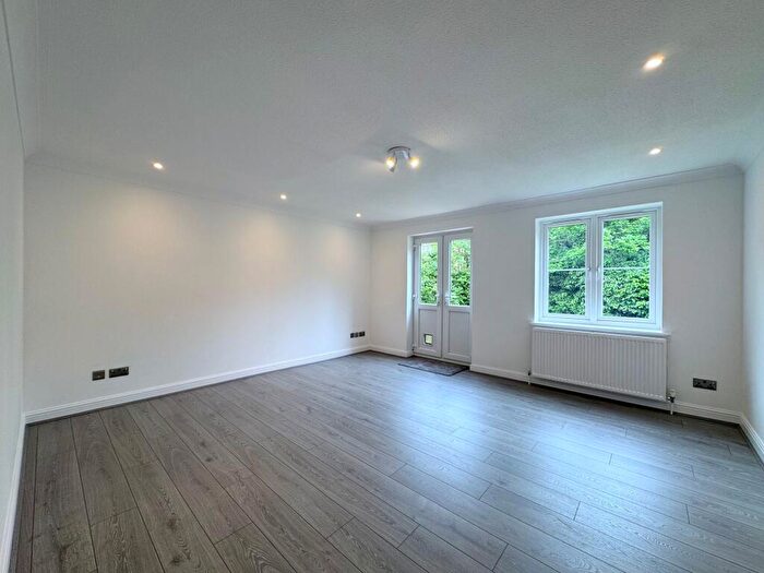 2 Bedroom Flat For Sale In Belgrave Close, London, NW7
