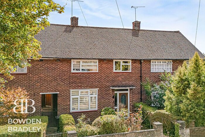 3 Bedroom Terraced House For Sale In Hanson Drive, Loughton, IG10