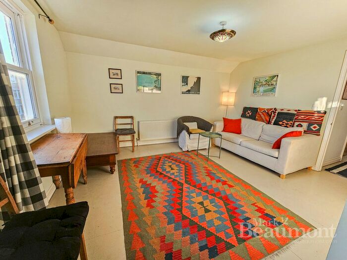 2 Bedroom Flat To Rent In Limes Grove, London, SE13