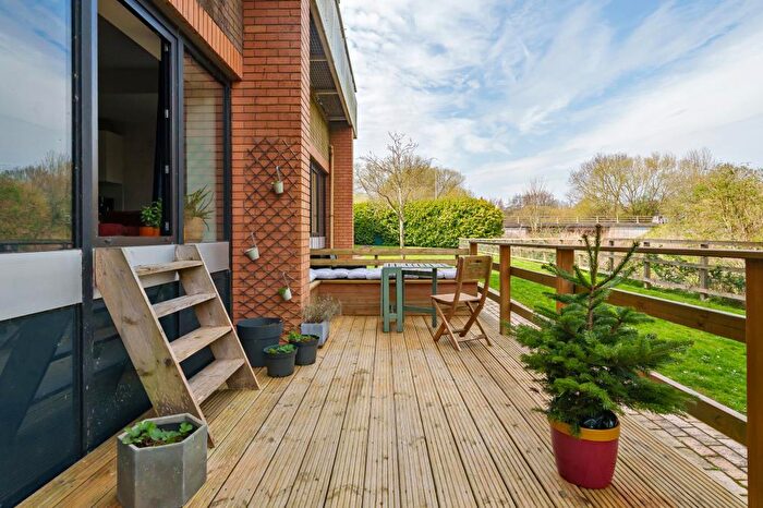 1 Bedroom Flat For Sale In Newbury, Berkshire, RG14