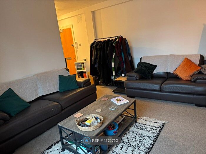 3 Bedroom Flat To Rent In North Hill, Highgate, N6