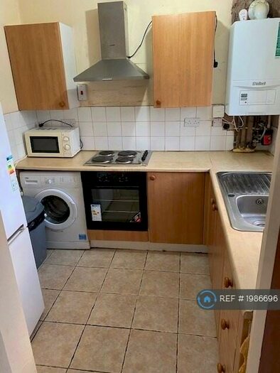 Studio To Rent In Moss Lane East, Manchester, M14