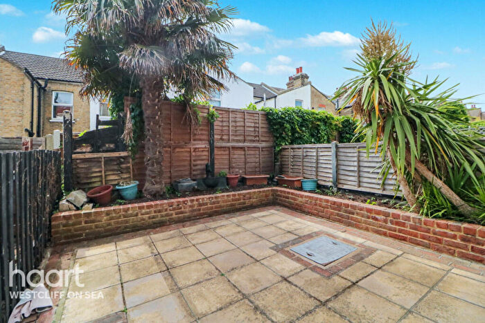 1 Bedroom Flat For Sale In Dalmatia Road, Southend-on-Sea, SS1