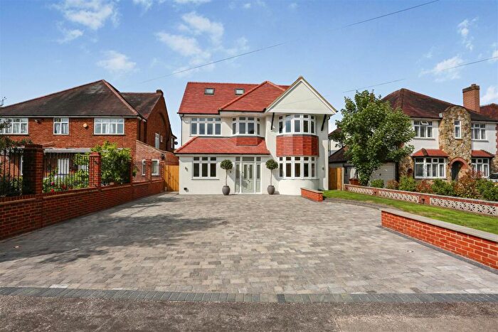 6 Bedroom Detached House For Sale In West Drive, South Cheam, SM2