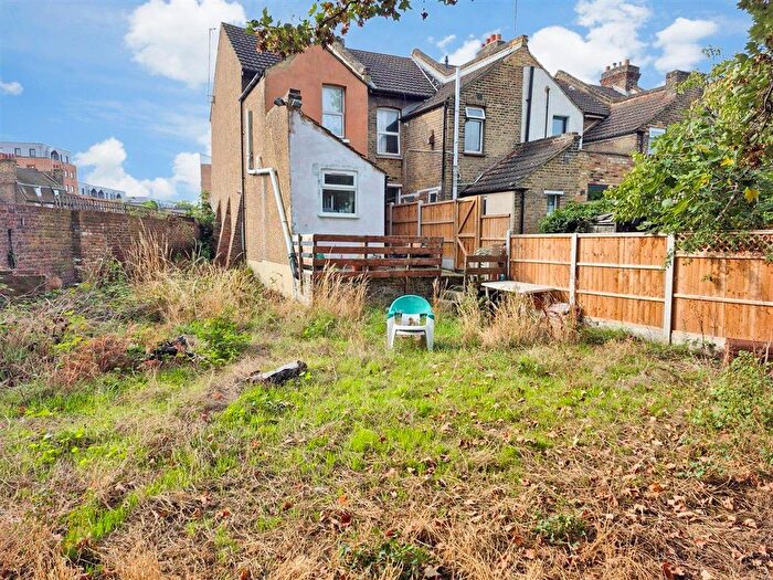 2 Bedroom End Terrace House For Sale In Gordon Road, Dartford, Kent, DA1