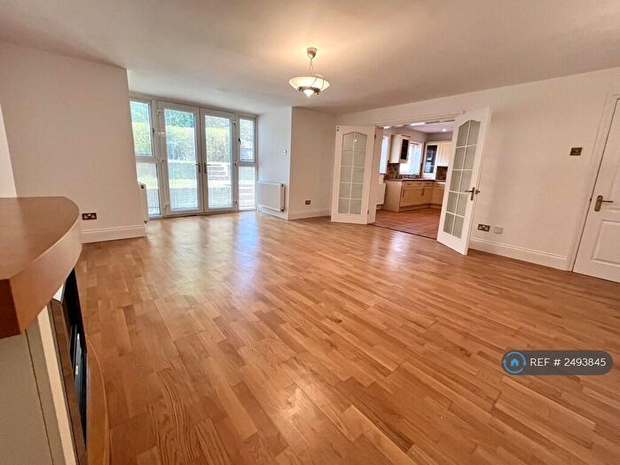 3 Bedroom Flat To Rent In Craneswater Apartments, Southsea, PO4