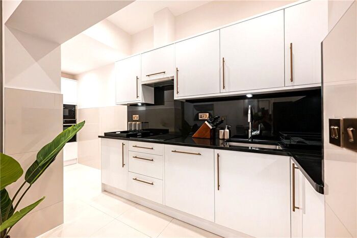 1 Bedroom Flat To Rent In Stratton Street, London, W1J