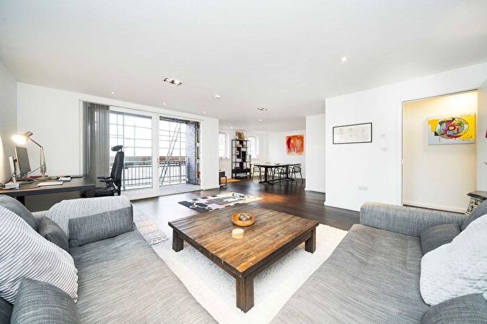 2 Bedroom Flat For Sale In Wharf Road, Islington, N1