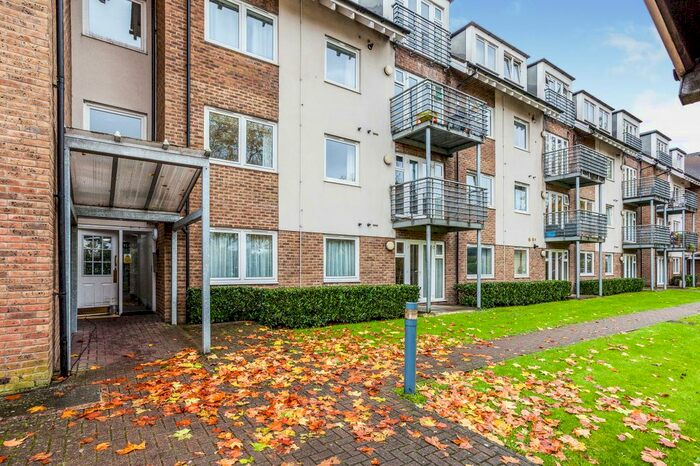 2 Bedroom Flat To Rent In Harlands Road, Haywards Heath RH16