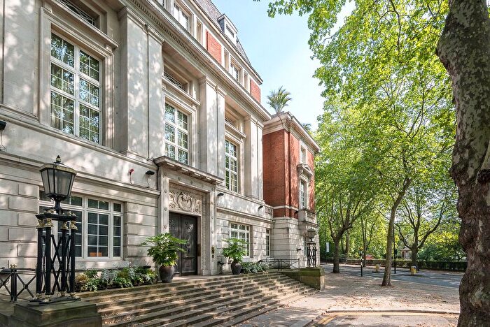 2 Bedroom Flat For Sale In Rosebery Avenue, Angel, EC1R