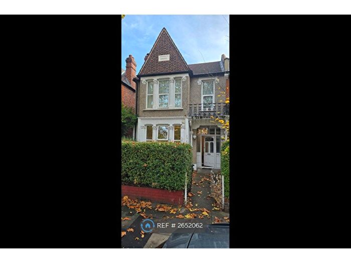 2 Bedroom Flat To Rent In Inchmery Road, London, SE6