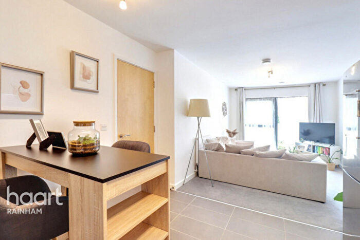 1 Bedroom Apartment For Sale In Blueberry Court, Rainham, RM13