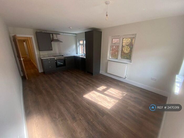 1 Bedroom Flat To Rent In Cann Hall Road, London, E11