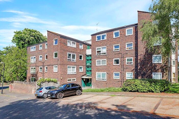 3 Bedroom Flat To Rent In Longton Avenue, London, SE26