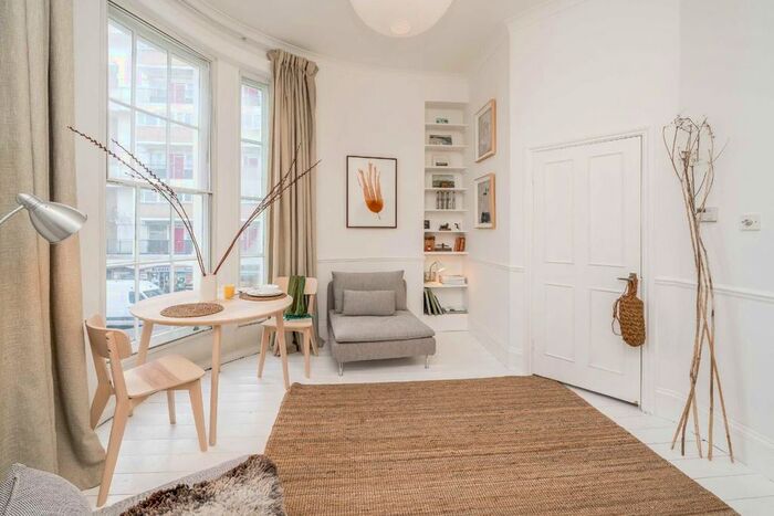 1 Bedroom Flat To Rent In Charlwood Street, London, SW1V