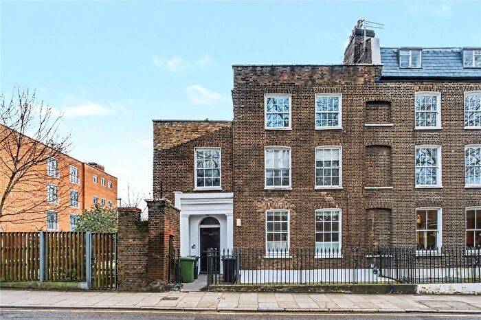 2 Bedroom Flat For Sale In Highbury Grove, London, N5