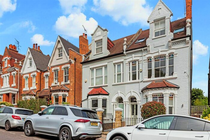 4 Bedroom Semi-Detached House To Rent In Claremont Road, Highgate, N6
