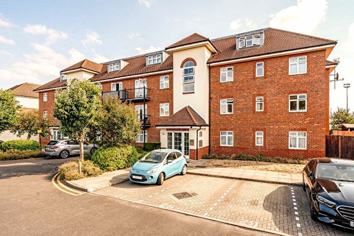 1 Bedroom Flat For Sale In Staines Road East, Sunbury-On-Thames, TW16