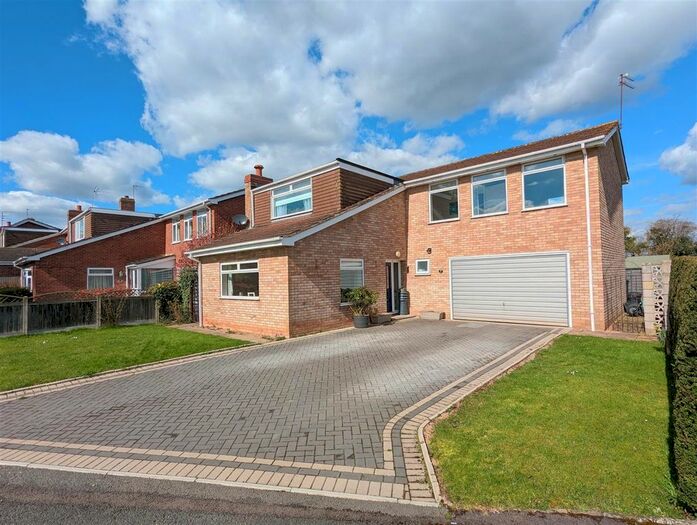 4 Bedroom Detached House For Sale In Swan Orchard, Alfrick, Worcester, WR6