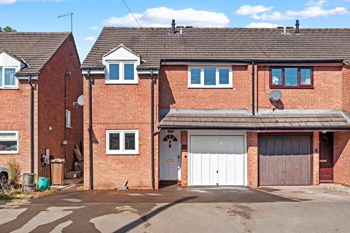 4 Bedroom Semi Detached House For Sale In Comer Gardens, Worcester, WR2