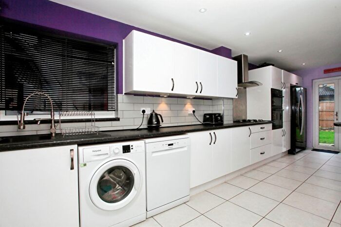 4 Bedroom Detached House For Sale In Brackenwood, Orton Wistow, Peterborough, PE2