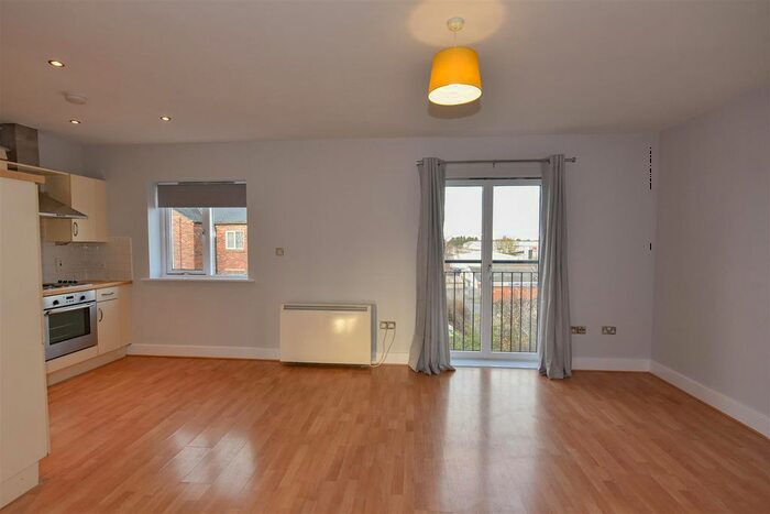 2 Bedroom Flat To Rent In Brinkworth Terrace, York, YO10
