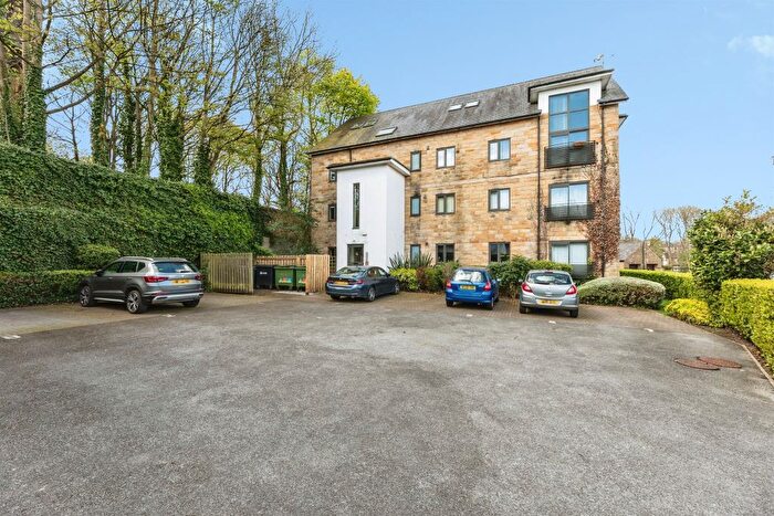 2 Bedroom Flat For Sale In Troy Road, Morley, Leeds, LS27