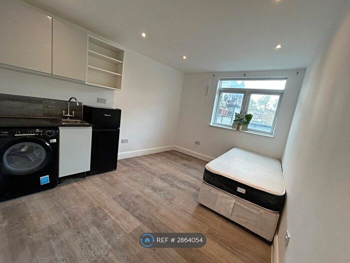 4 Bedroom Flat To Rent In Kilburn High Road, London, NW6