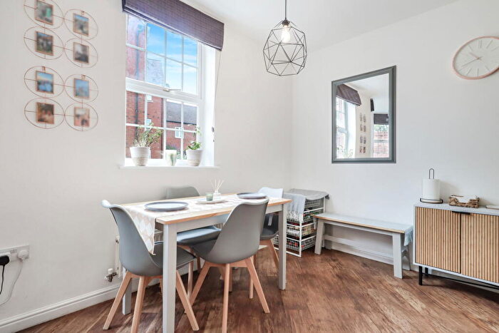 2 Bedroom Apartment For Sale In St. Peters Way, Stratford-upon-Avon, CV37