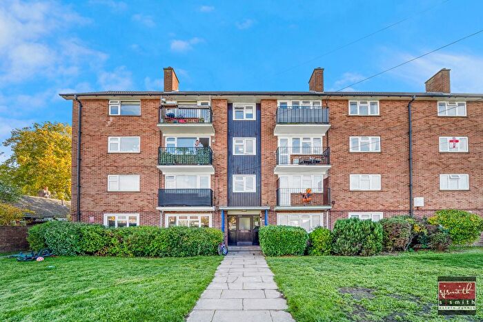 2 Bedroom Flat For Sale In Rowland Way, Ashford, TW15