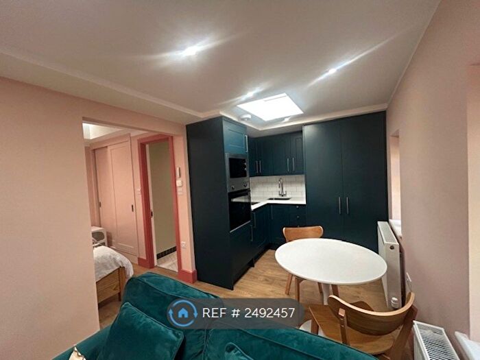 1 Bedroom Flat To Rent In Saville Road, London, W4