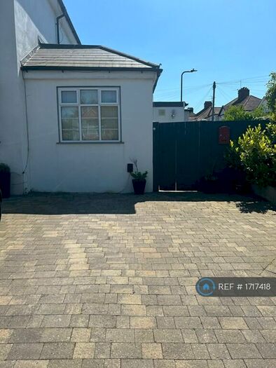 1 Bedroom Flat To Rent In Kinloch Drive, London, NW9