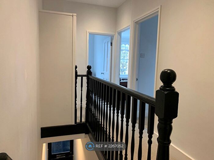 3 Bedroom Flat To Rent In Revelstoke Road, London, SW18