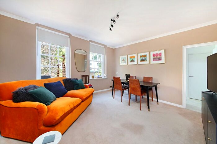 2 Bedroom Flat For Sale In White House, Vicarage Crescent, SW11