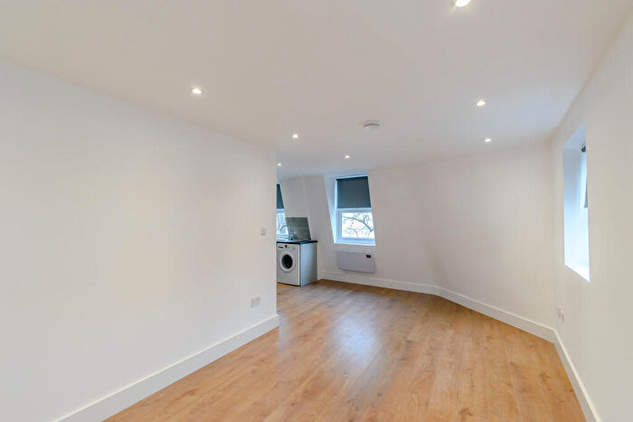 1 Bedroom Apartment To Rent In Rushey Green, London, SE6