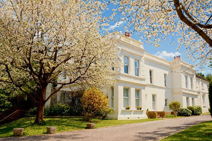 2 Bedroom Apartment For Sale In Wexham Road, Wexham, Berkshire, SL2