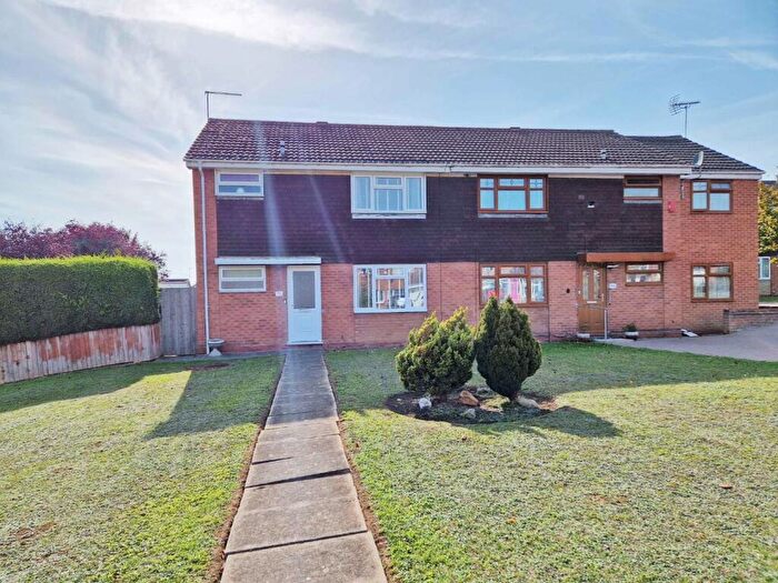3 Bedroom Semi-Detached House For Sale In Hawlands, Rugby, CV21