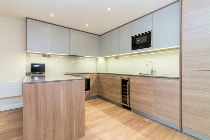 2 Bedroom Flat To Rent In Beaufort Square, Colindale, London, NW9