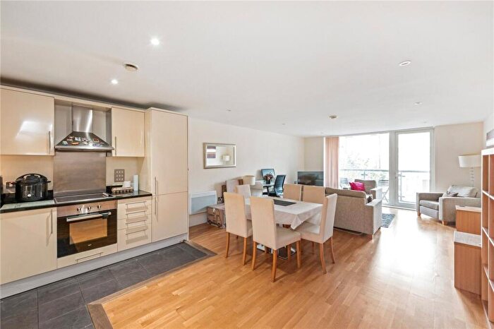 2 Bedroom Apartment To Rent In Drayton Park, London, N5