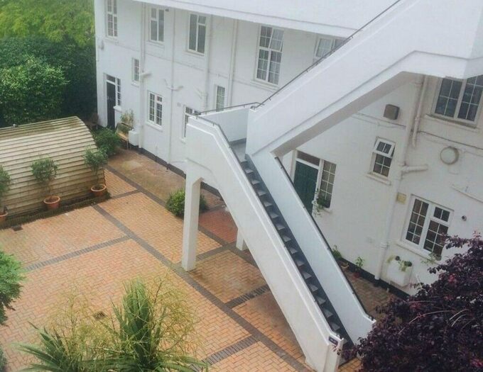 3 Bedroom Flat To Rent In Grove Road, London, SW13