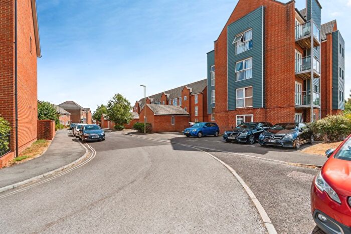 2 Bedroom Flat For Sale In Argosy Crescent, Eastleigh, SO50
