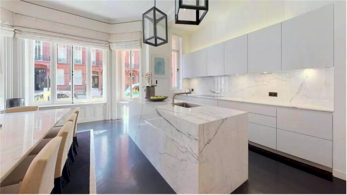 3 Bedroom Flat To Rent In Pont Street, Knightsbridge, SW1X